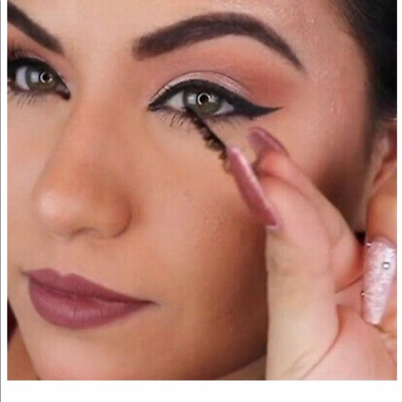 Magnetic Eyeliner and Eyelashes - Picture 4 of 6